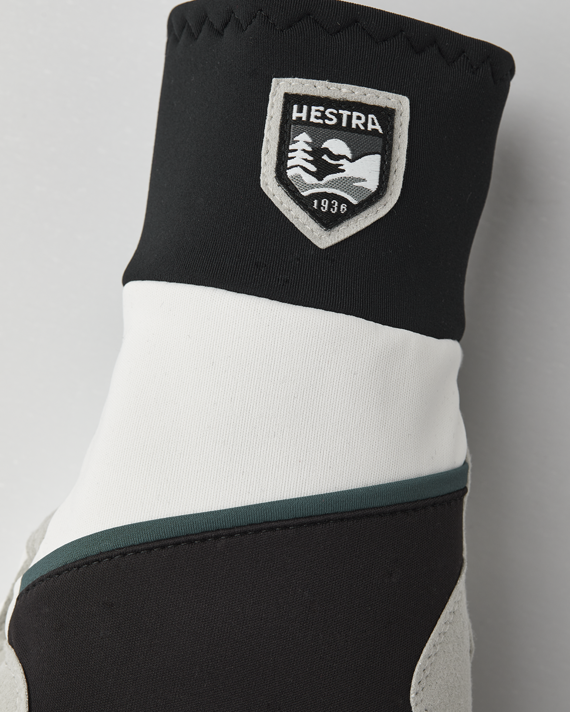 HESTRA Comfort Tracker - 5 finger, Black/Ivory